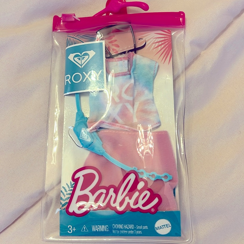 Barbie Roxy Fashion outfit and Accessory for dolls